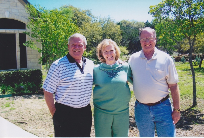 2012/03(Mar)/Presuhns Visit Austin/800x600_2012-03-22-Presuhns visit Frat Brother3.jpg